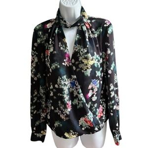 ✨3 for $18✨ H&M Black and Pink Floral Faux Wrap Blouse